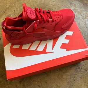 SOLD Red Nike Air Huarache — Men’s 11.5